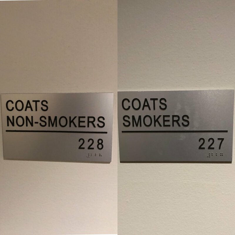 Шкафчики для одежды курящих и некурящих людей