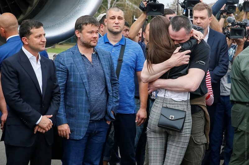 Украина и Россия провели обмен: Зеленский встретил украинцев в аэропорту в Борисполе