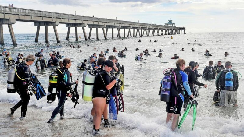 Во Флориде дайверы вытащили со дна океана 737 кг мусора, установив тем самым мировой рекорд