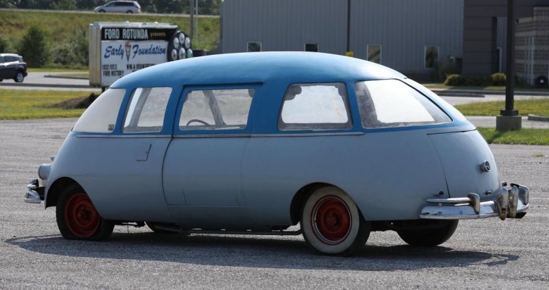 Surlesmobile 1945 года - автомобиль с кузовом в форме картофелины и инновационными дверьми