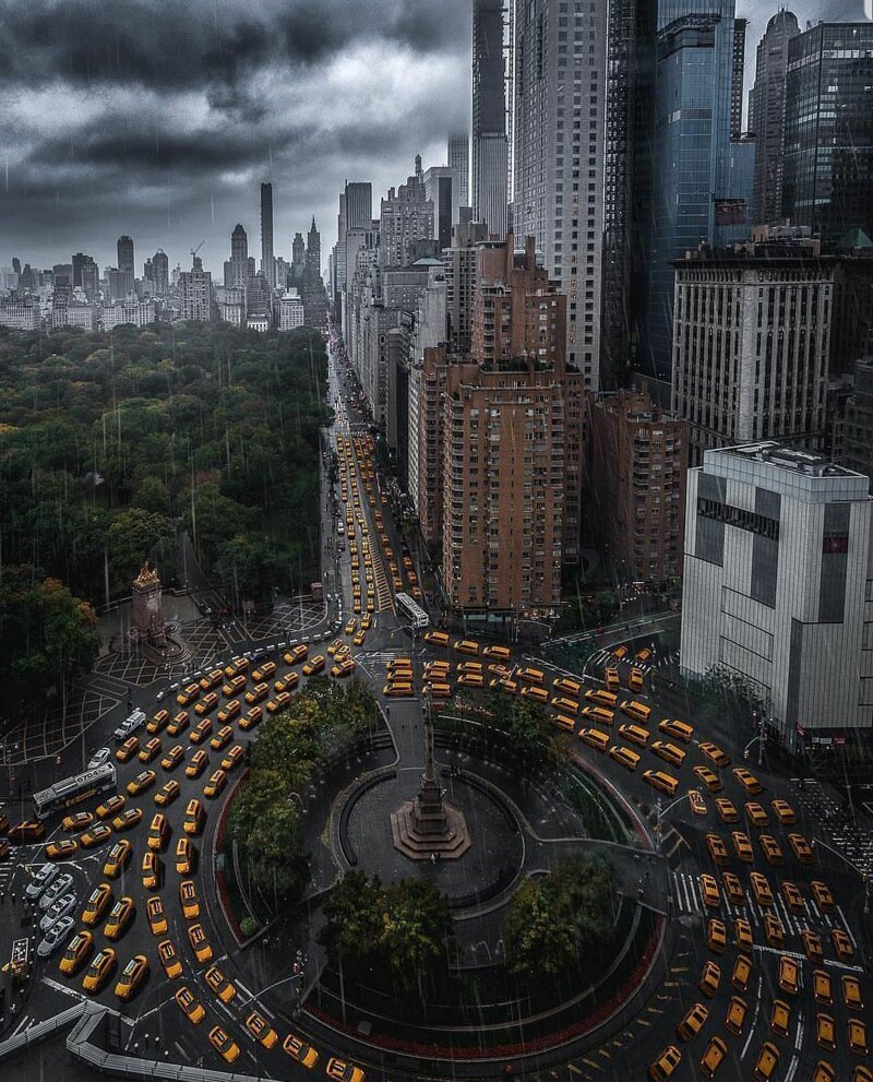 Sarah Beth Moses, New York in 2019. Это фотошоп. На самом деле на оригинальном фото не более 4-5 автомобилей такси
