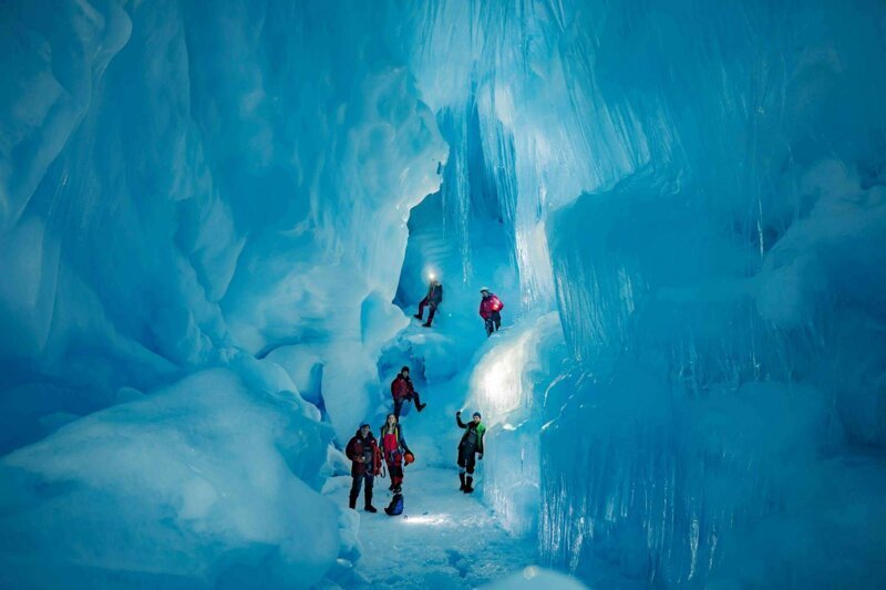 Украинцы нашли в Антарктиде «затерянную» пещеру