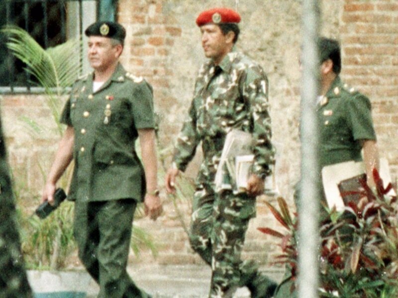 Бывший президент Венесуэлы Уго Чавес после неудачной попытки свержения правительства в 1992 году. Через несколько лет он был избран президентом.