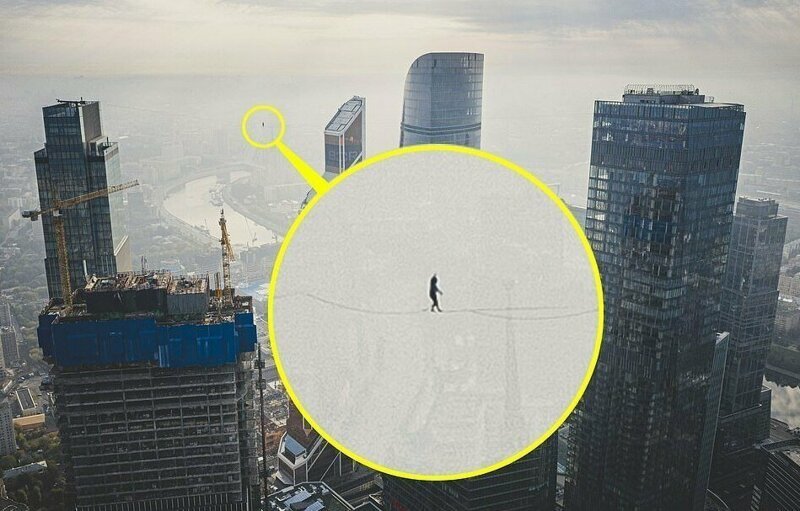 Спортсмены прошли по тросу между небоскребами, поставив мировой рекорд