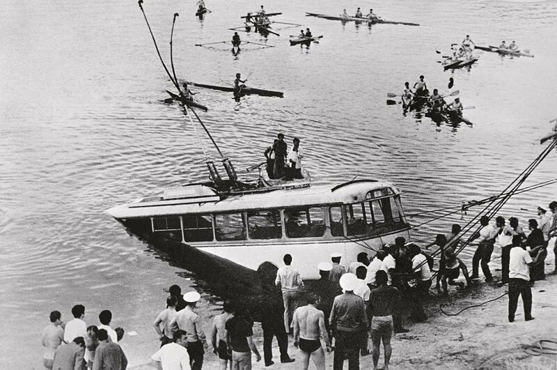 16 Сентября 1976 года пловец Шаварш Карапетян спас из тонущего троллейбуса 20 человек