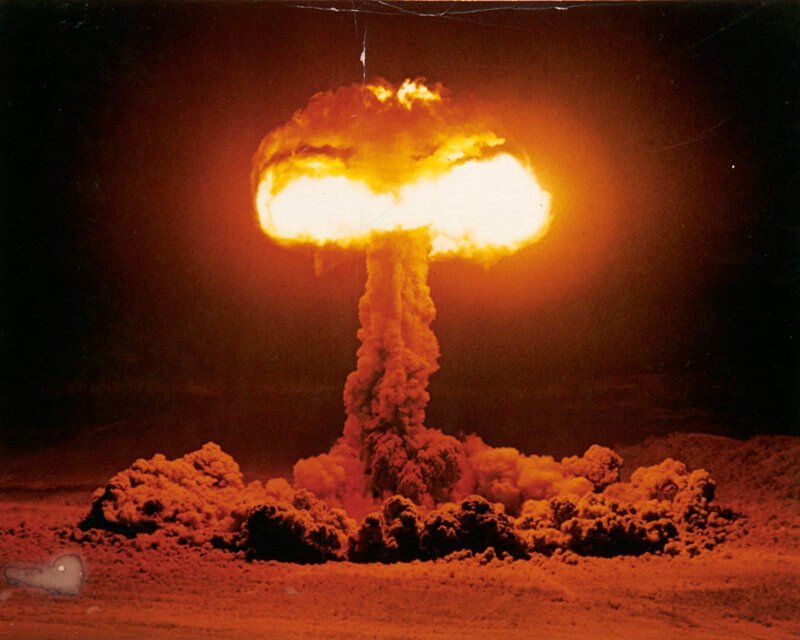 12: Атомная бомба