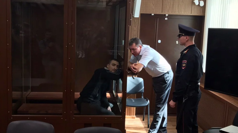 Актера Павла Устинова приговорили к 3,5 годам колонии