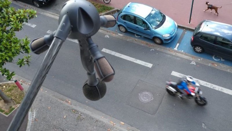 В Париже тестируют камеры наблюдения, которые штрафуют громкие мотоциклы и автомобили