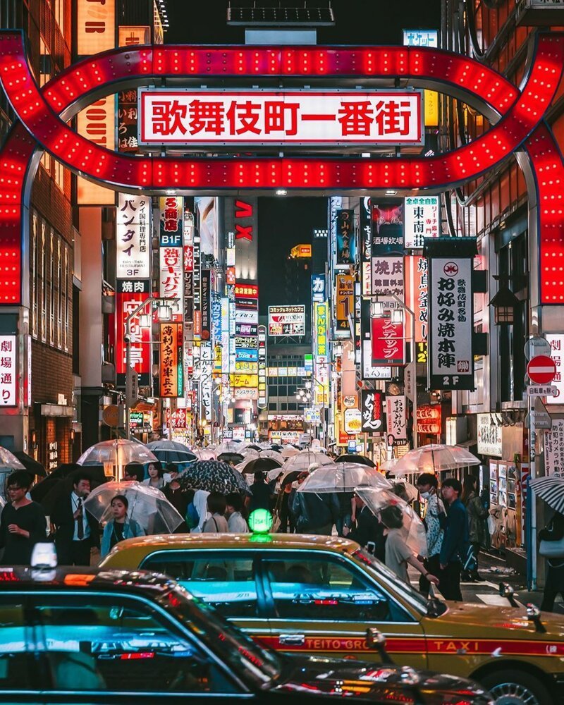 "Потерянный в иероглифах": прогулка по колоритным улицам Токио