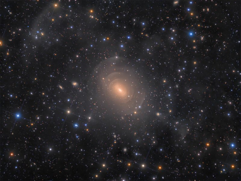 Рольф Вал Олсен, "Фрагменты эллиптической галактики NGC 3923 в созвездии Гидры" - победитель в категории "Галактики"