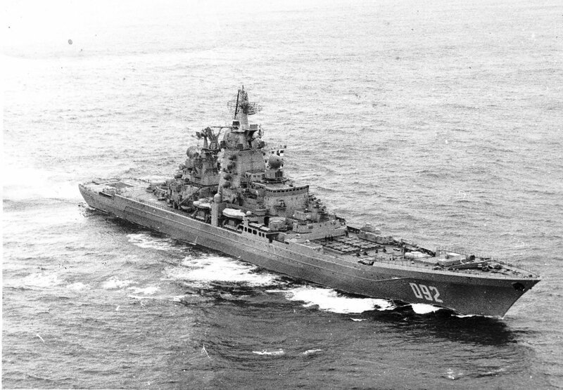 Линкор «Айова» vs атомный крейсер «Киров»: американский аналитик сравнил корабли «в бою»