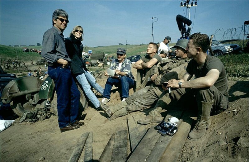 Стивен Спилберг на съемках «Спасти рядового Райана» (1998)