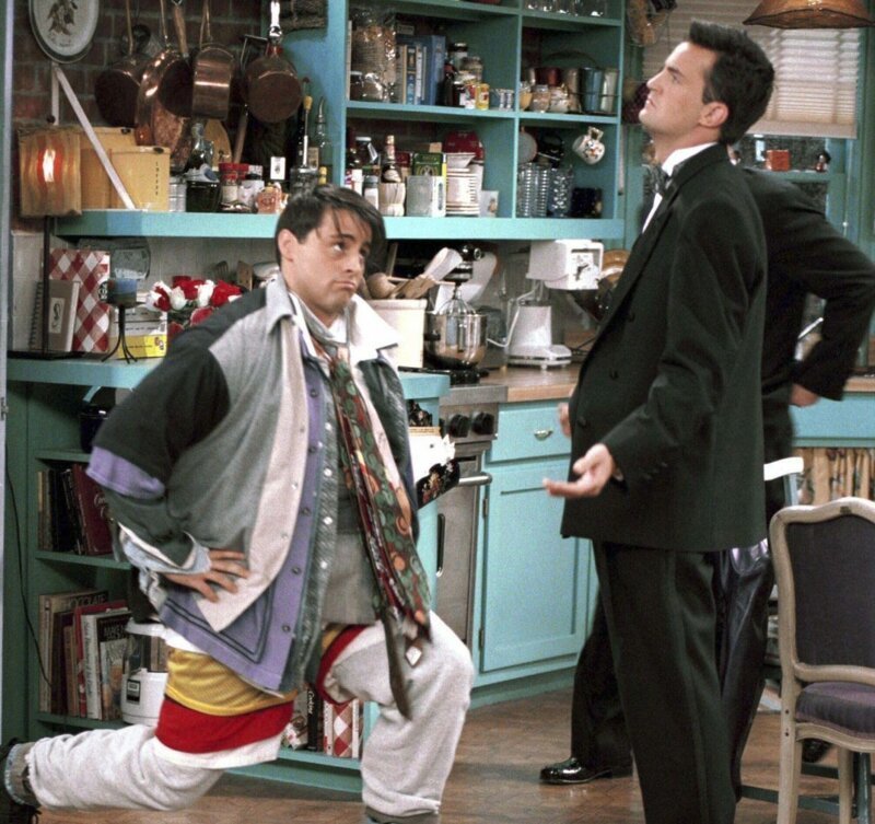 14. Для эпизода, в котором Джоуи надевает всю одежду Чендлера, костюмер сшил для Мэтта много костюмов на молнии, состоящих из двух частей.