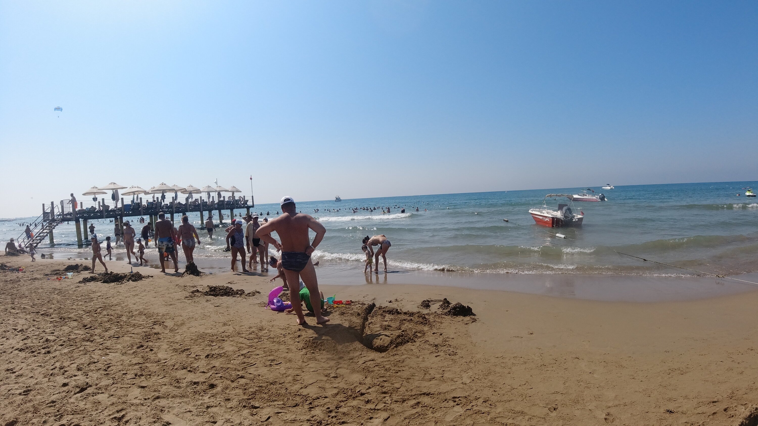 Вода в море сиде турция. Турция Сиде пляж. Пологий пляж в Турции. Сиде пляжи песок или галька. Центральный пляж Сиде.