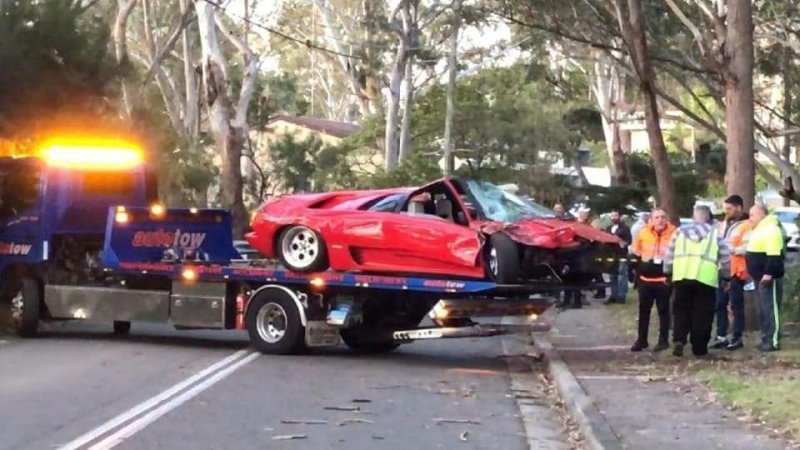 Владелец разбил недавно купленный Lamborghini Diablo на юге Сиднея