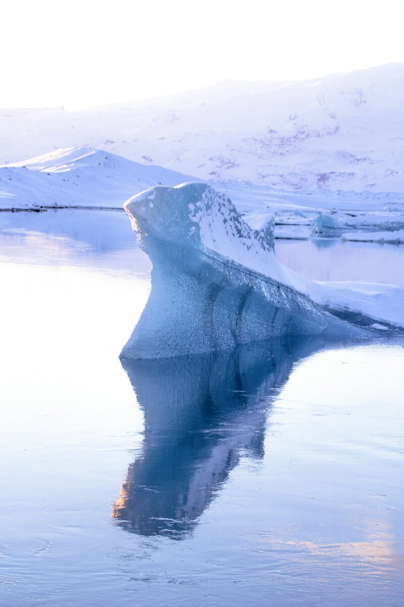22. Ледниковое озеро Йёкюльсаурлоун (Jökulsárlón). Много льда и тюленей