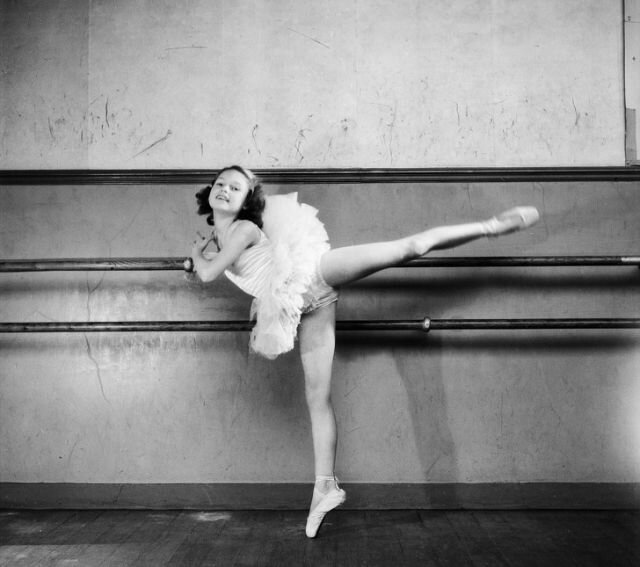 12-летняя Брижит Бардо в балетном классе Марселя Бурга