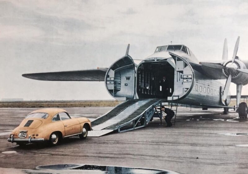  Porsche-356, перед погрузкой на борт Bristol Freighter 