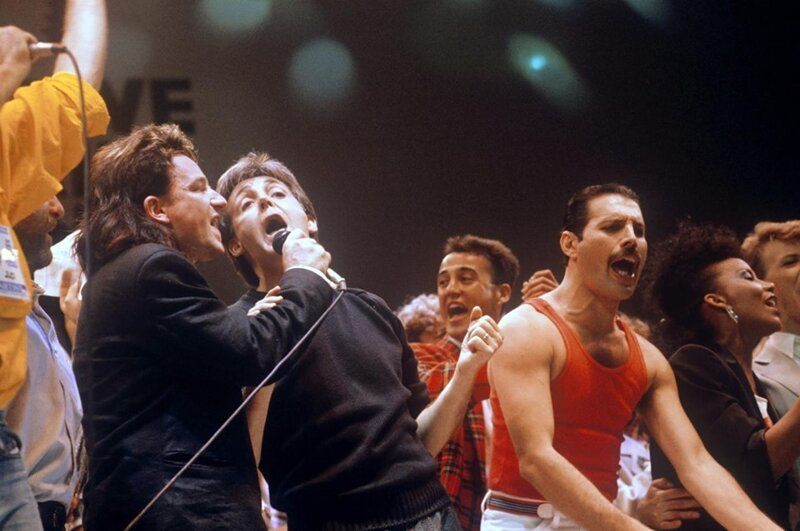 Боно, Пол Маккартни и Фредди Меркьюри на фестивале Live Aid, 1985 год.