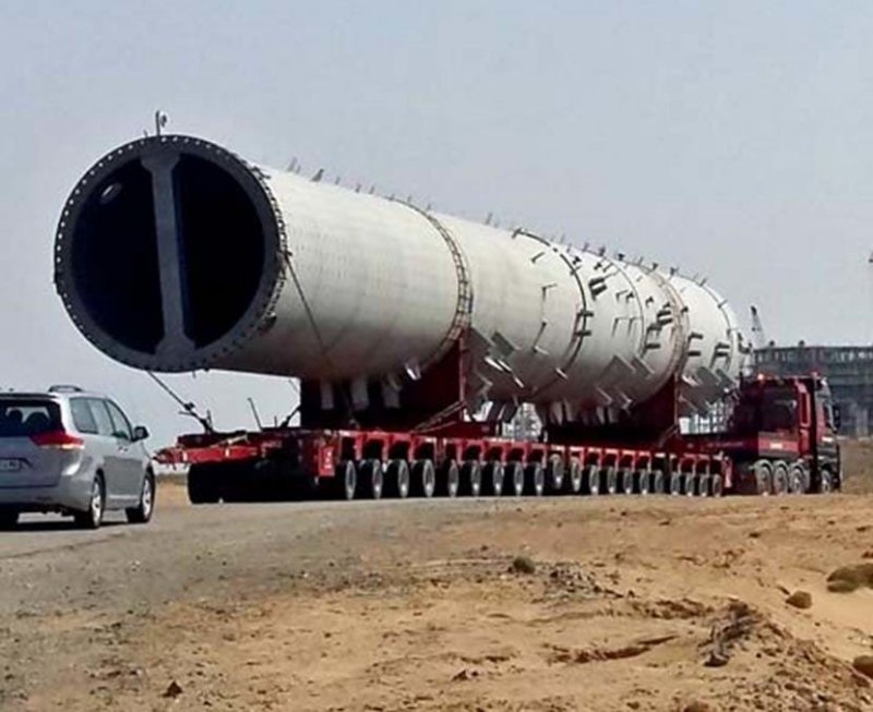 Перевозка частей для газотранспортной системы в Туркменистан. Вес груза до 534 тонн, длина почти 100 метров.