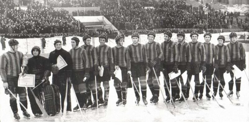 Хоккейная команда ВВС МВО - крайний слева капитан, легенда советского спорта Всеволод Бобров
