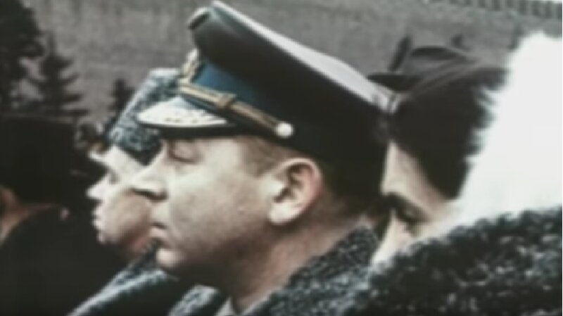 Василий Сталин на похоронах отца на Красной площади (слева будущий Генеральный Секретарь Н.С. Хрущёв)