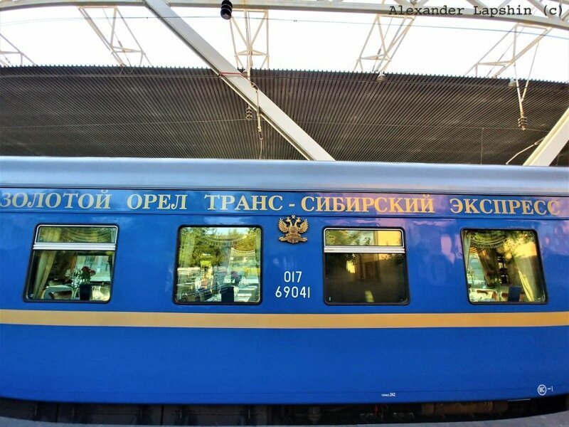 Российский поезд "Золотой орёл"