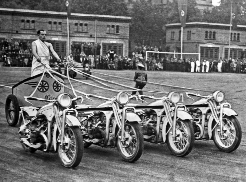 Мотоциклетные гонки на колесницах, куда они пропали?