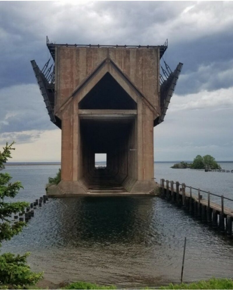 Какое-то странное сооружение на Верхнем озере в Мичигане.