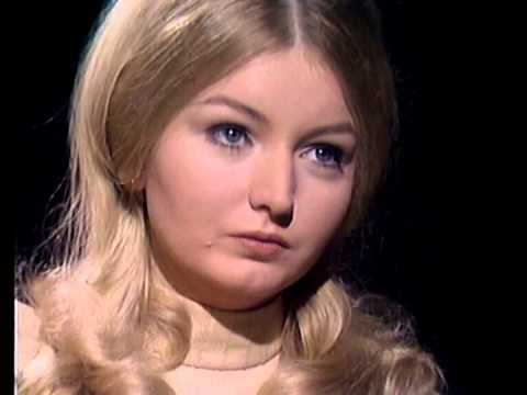 25 сентября 1968 года английский хит-парад возглавила русская песня - романс «Дорогой длинною" 