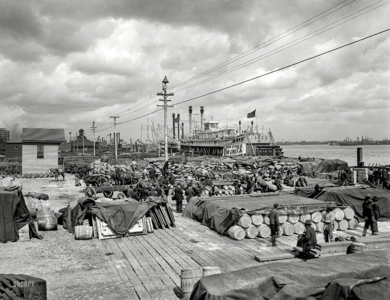Речной колесный пароход America у пристани в Нью-Орлеане (штат Луизиана), 1900-й год. 