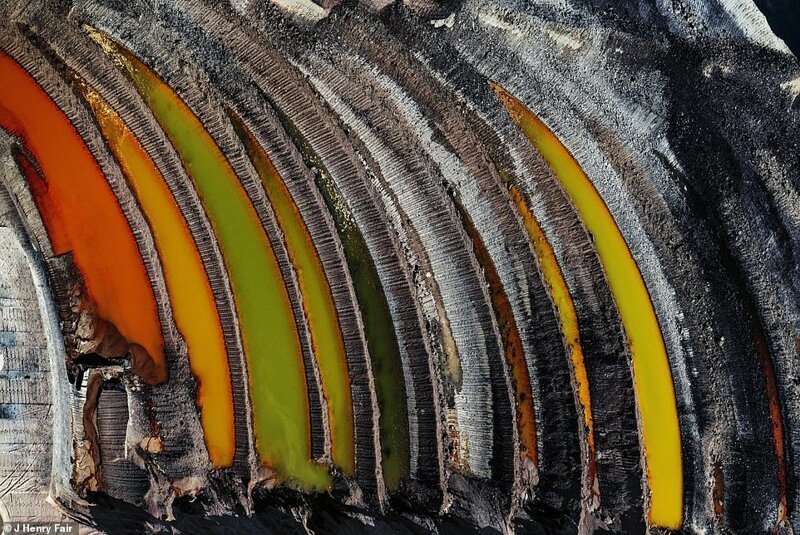 "Угольная шахта на месте Хамбахского леса в земле Северный Рейн - Вестфалия", Дж. Генри Фэйр - победитель в категории "Изменения климата и производство энергии"