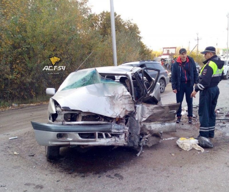 Авария дня. В Новосибирске столкнулись пять автомобилей: пострадала семья