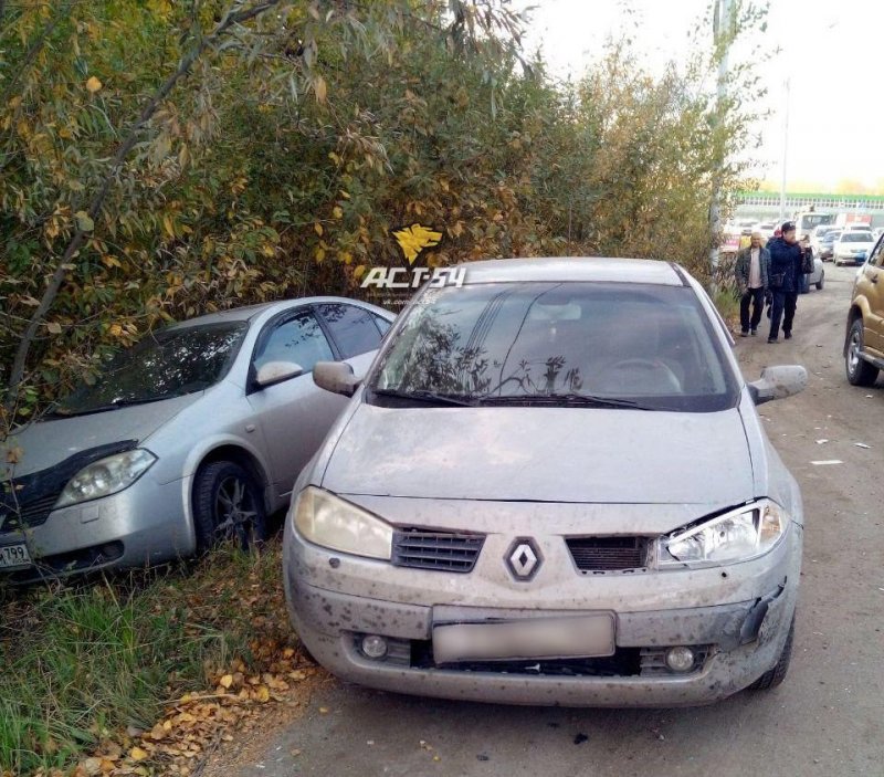 Авария дня. В Новосибирске столкнулись пять автомобилей: пострадала семья