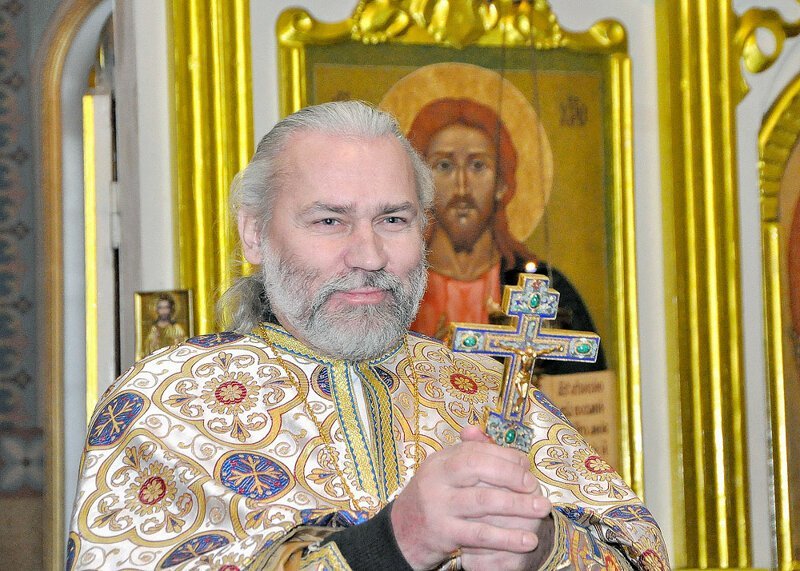 Уральского священника с 70 приемными детьми обвинили в изнасилованиях несовершеннолетних