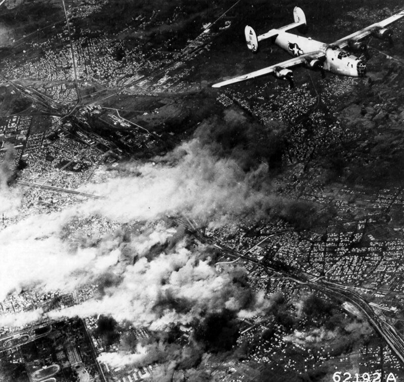 13 декабря 1941 года Болгария объявила войну США. В США это заметили лишь в 1942 году, а в 1943 они начали бомбить Софию, а затем и Дупницу. За год  периодических бомбардировок погибло более 10.00 человек