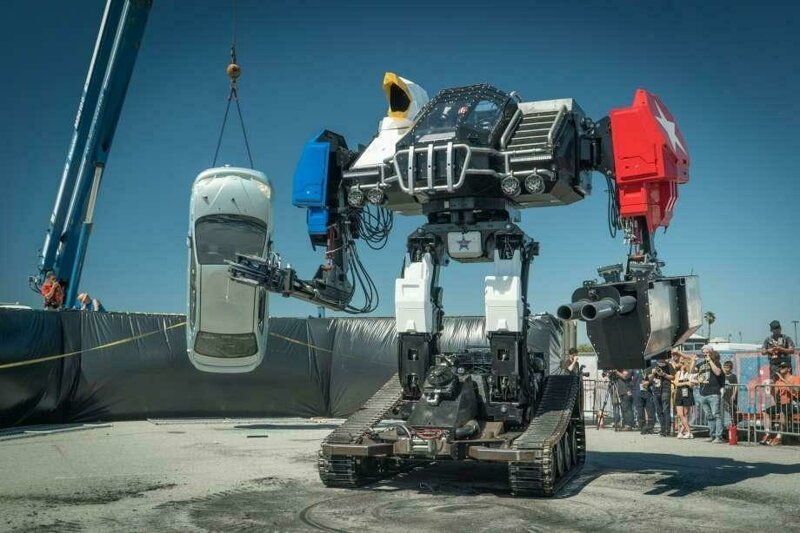 Продается гигантский боевой робот