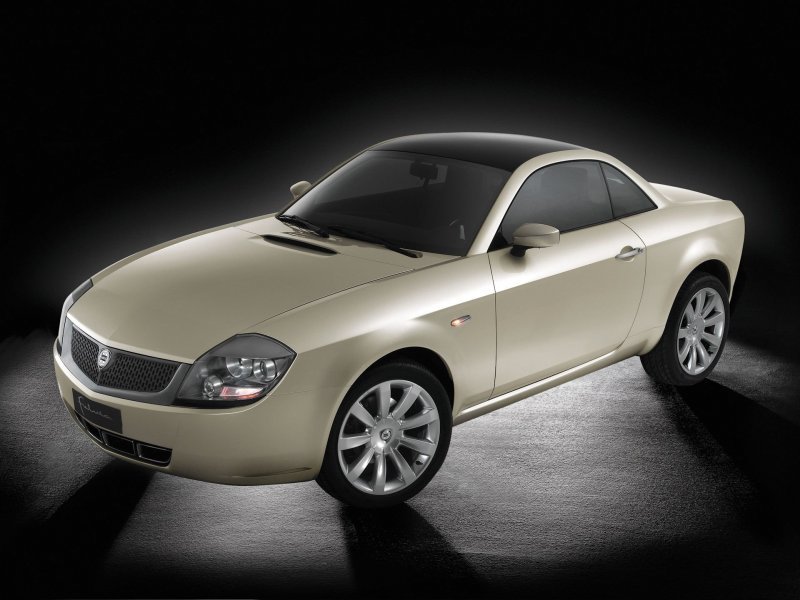 Современный римейк Fulvia, представленный в 2003-м, получился вполне симпатичным автомобилем. Жаль, что он так и остался только концептом…