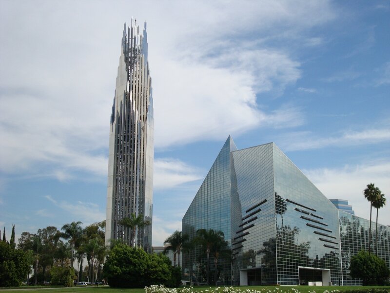 Самая голливудская церковь в мире и самое большое сооружение из стекла