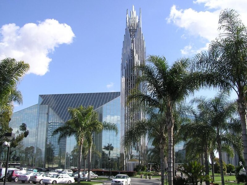 Самая голливудская церковь в мире и самое большое сооружение из стекла