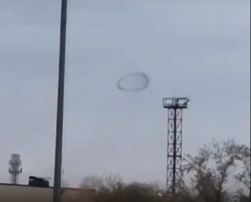 В небе Подмосковья сняли на видео "НЛО"
