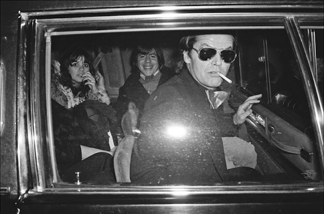 Джек Николсон с друзьями уезжает с вечеринки по случаю инаугурации президента Джимми Картера, дискотека Pisces в Джорджтауне, январь 1977 г.