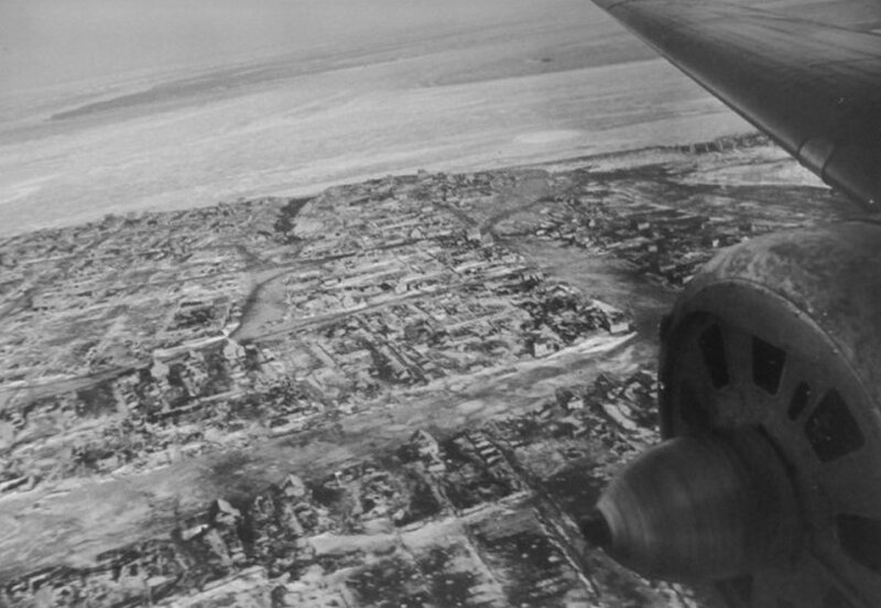 15. Вид с советского самолета на разрушенный Сталинград