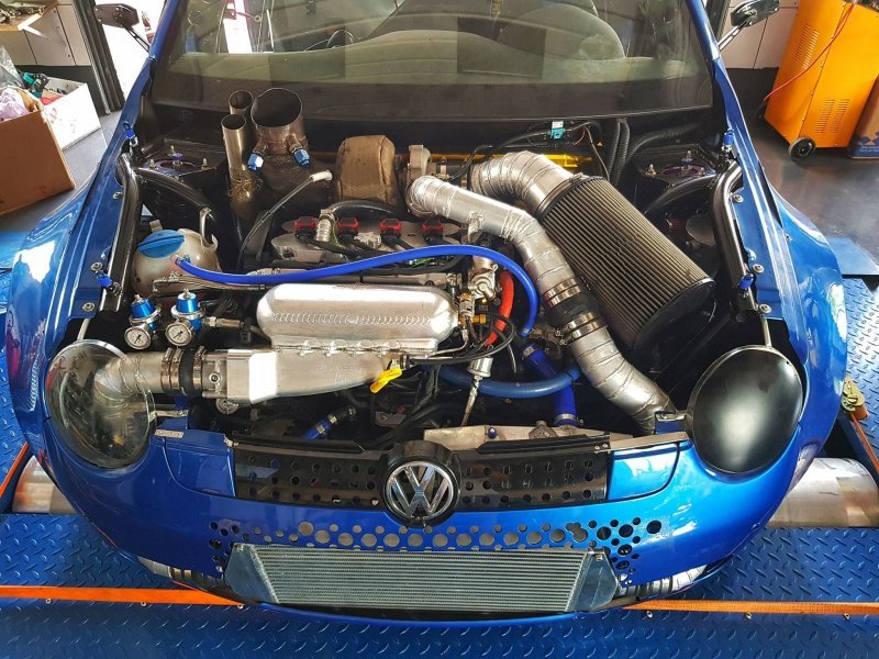 Гоночный двухмоторный Volkswagen Lupo с мощностью 1800 лошадиных сил