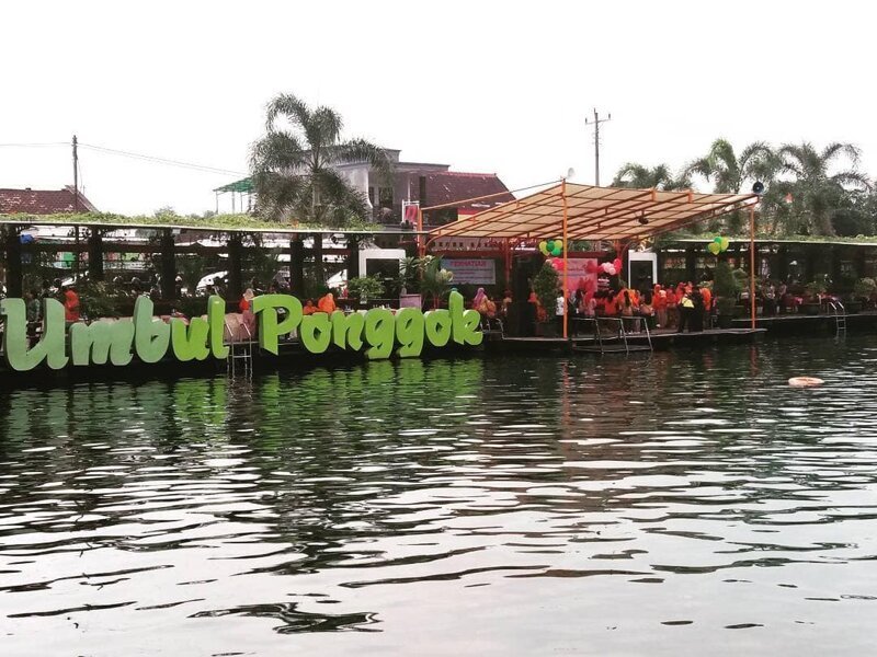 Umbul Ponggok — водоём в Центральной Яве, Индонезия