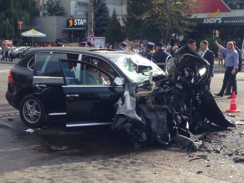 Авария дня. Пьяная женщина на Porsche протаранила троллейбус в Кишиневе