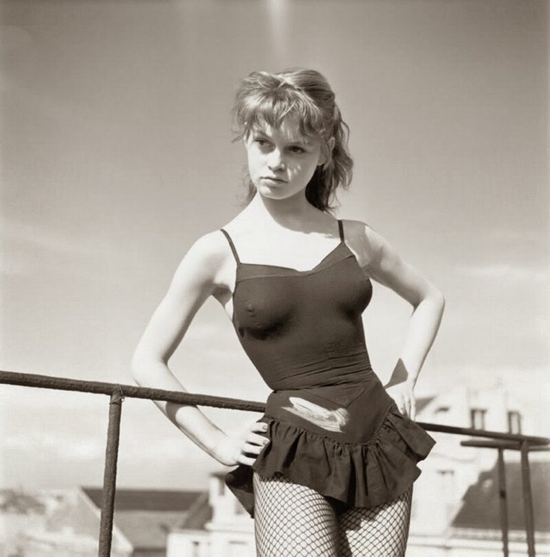 Брижит Бардо ( 15 лет) Фото для обложки журнала Elle. 1950 год.