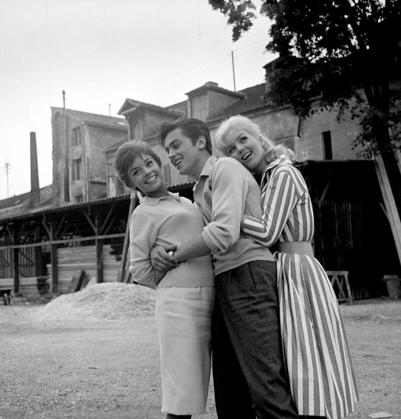  Ален Делон с актрисами Паскаль Пети и Милен Демонжо на съёмках "Слабые женщины"(1959).