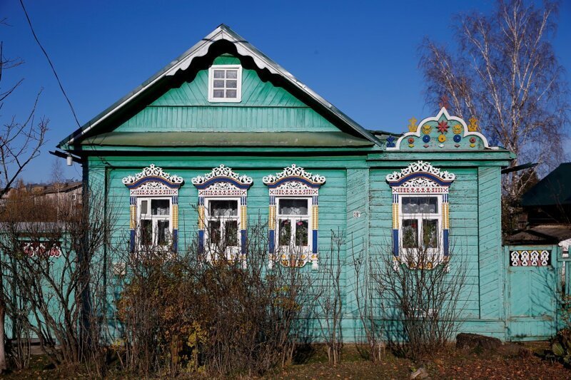 Памятники русского зодчества: разруха, спутниковые тарелки и пластиковые окна