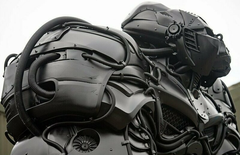 Британский скульптор создал «гориллу апокалипсиса» из отходов автомобильной промышленности